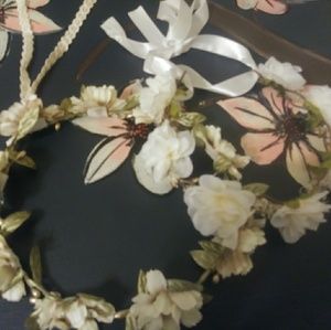 2 Ivory Flower crowns💮